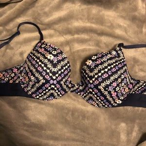 Victoria’s Secret lightly lined t-shirt bra